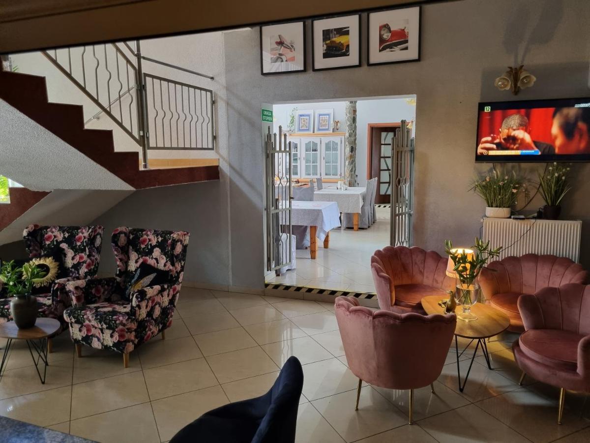 Hotel Zaulek Luban Extérieur photo